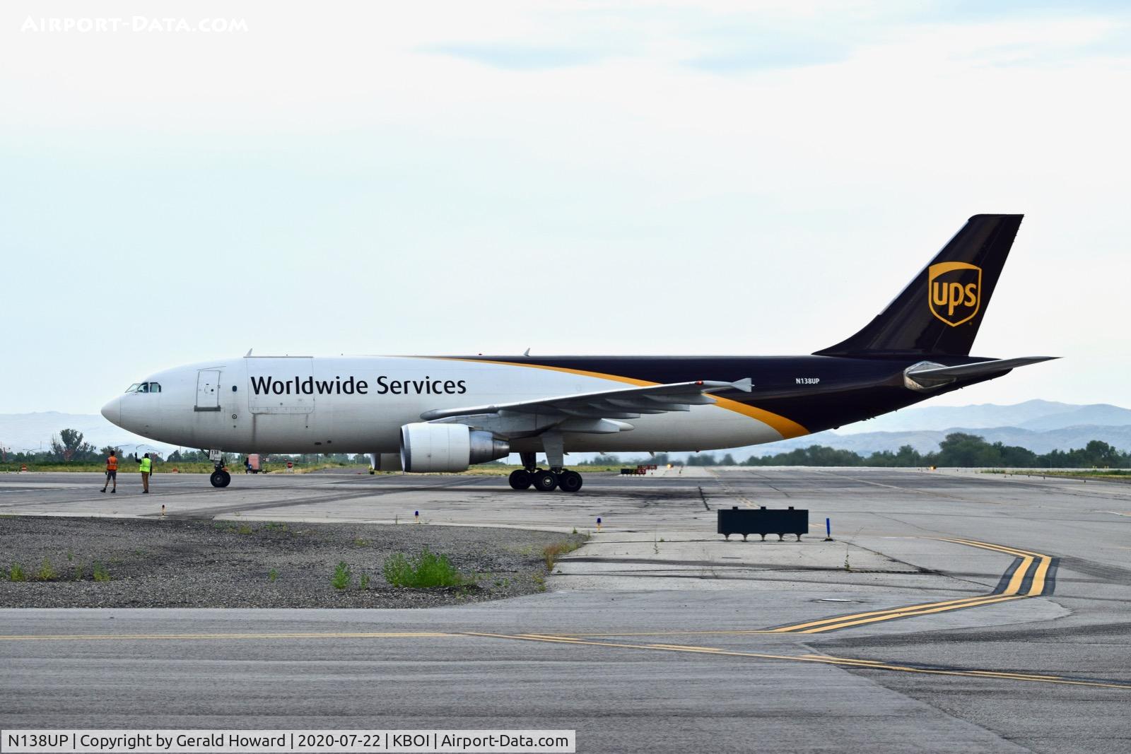 N138UP, 2001 Airbus A300F4-622R(F) C/N 0821, Taxiing onto the UPS ramp.