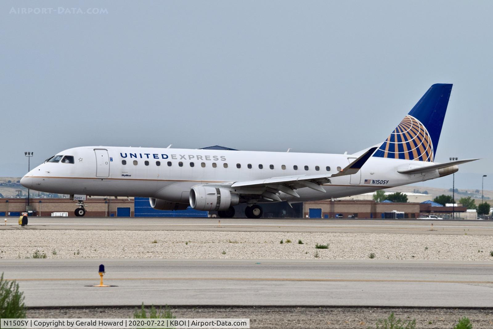 N150SY, 2015 Embraer 175LR (ERJ-170-200LR) C/N 15000499, Landing run out on 10L.