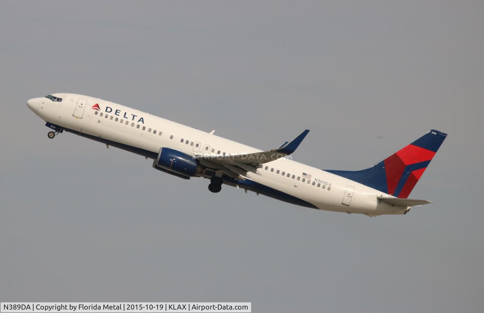 N389DA, 2000 Boeing 737-832 C/N 30376, LAX 2015