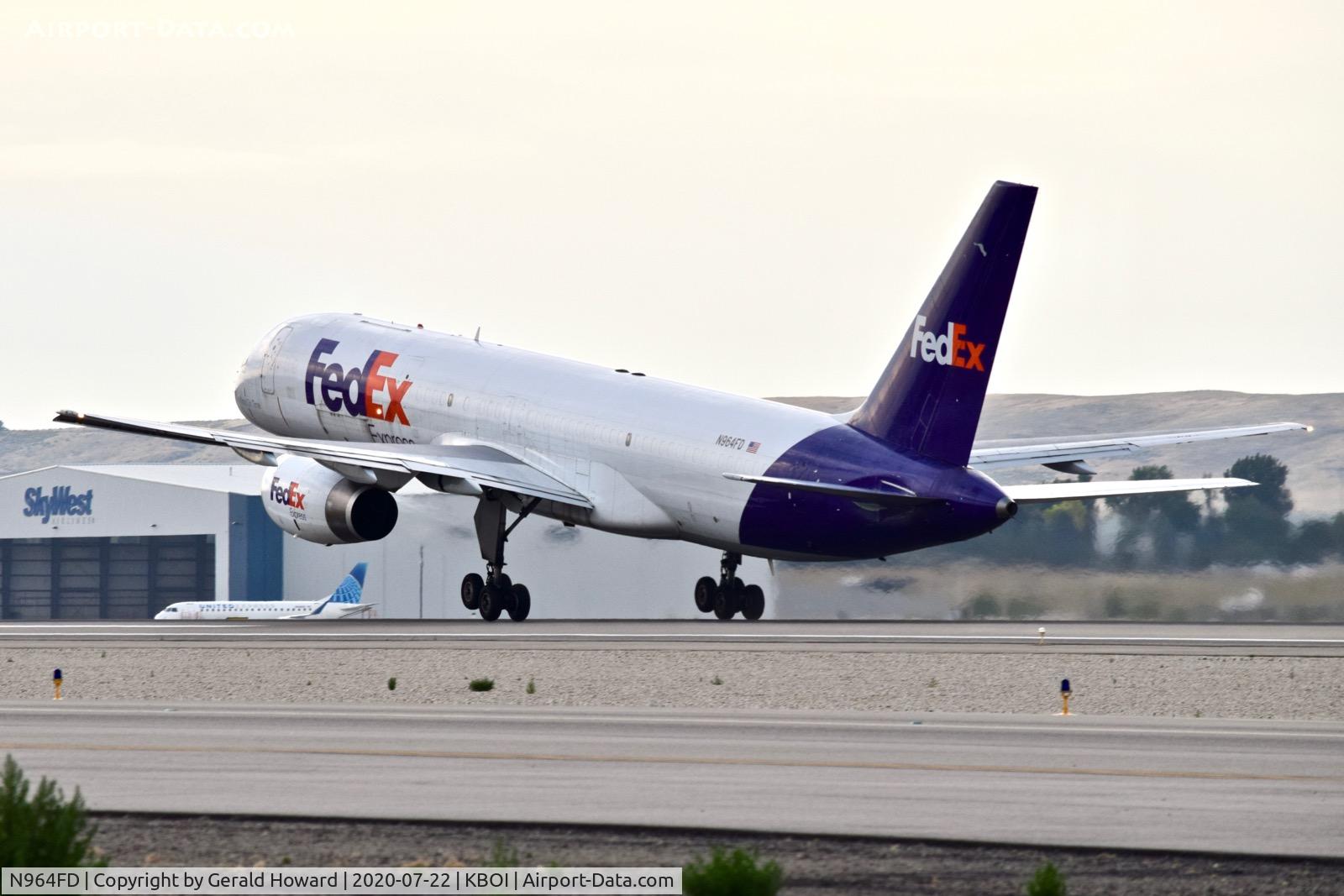 N964FD, 1990 Boeing 757-258 C/N 24884, Take off from 10L.