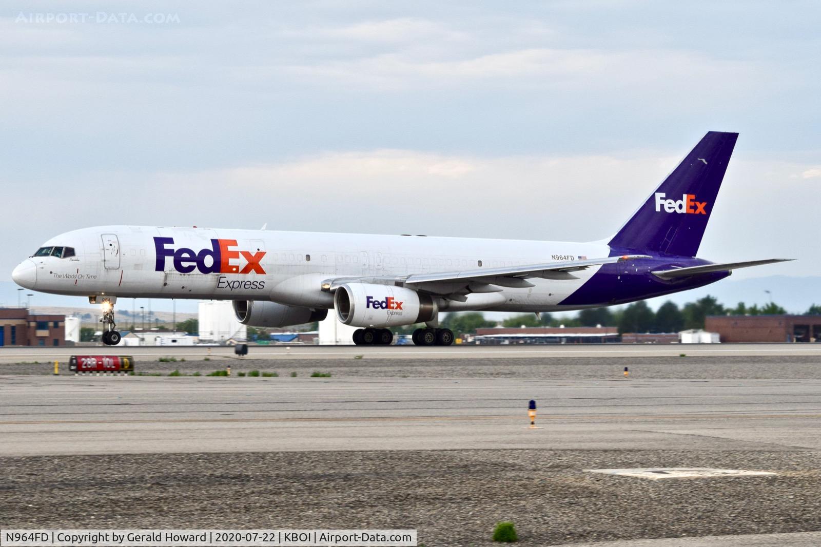 N964FD, 1990 Boeing 757-258 C/N 24884, Take off run on 10L.