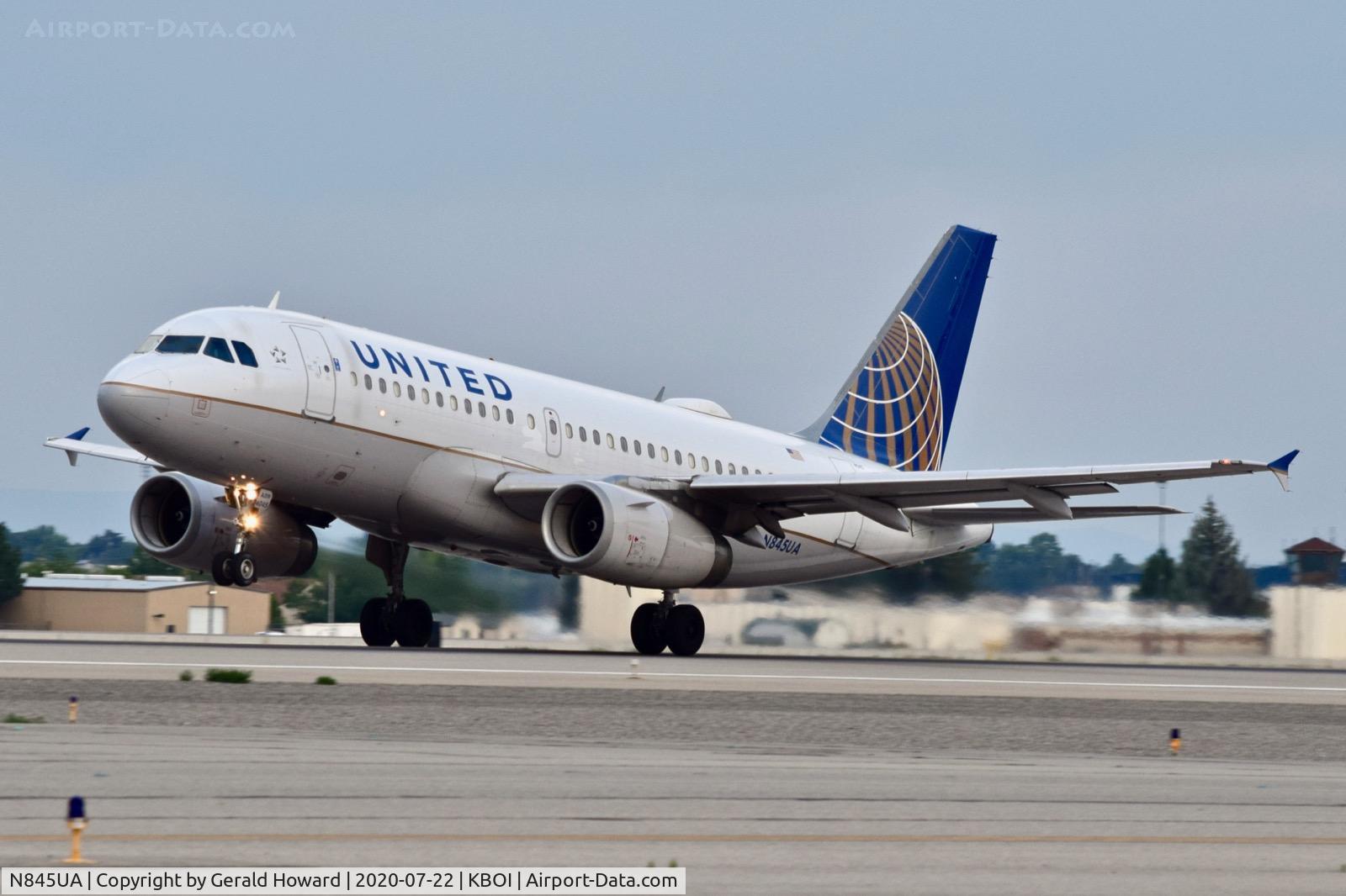 N845UA, 2001 Airbus A319-131 C/N 1585, Take off from 10L.