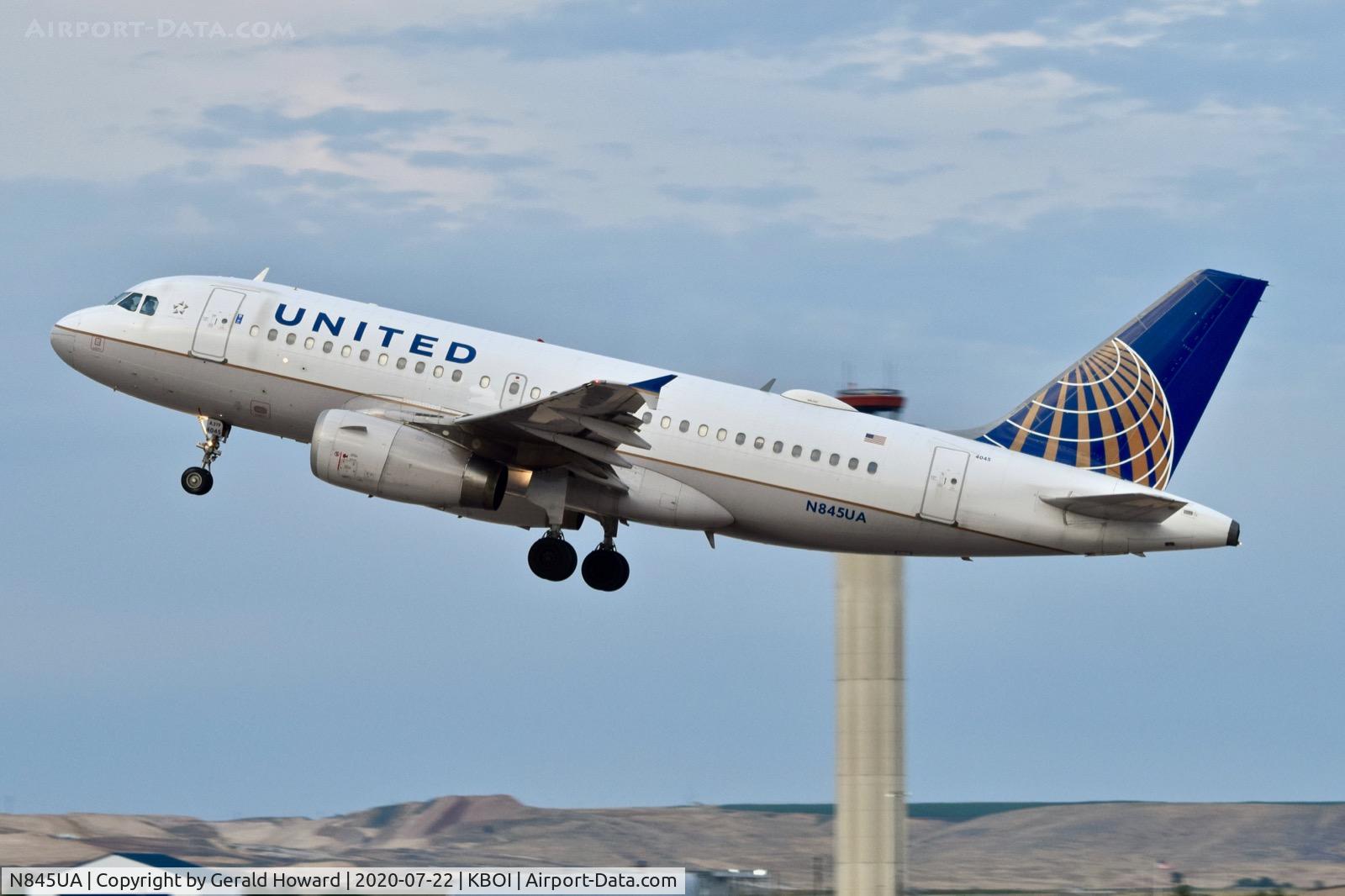 N845UA, 2001 Airbus A319-131 C/N 1585, Climb out from 10L.