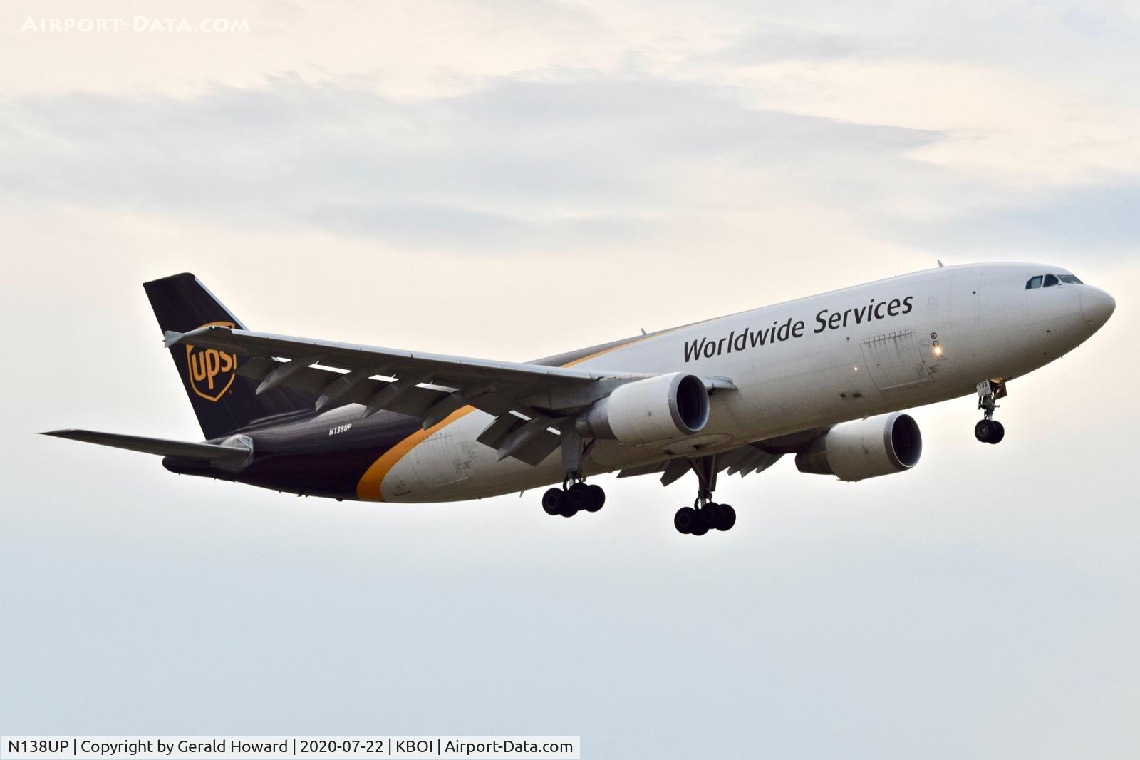 N138UP, 2001 Airbus A300F4-622R(F) C/N 0821, Landing 10R