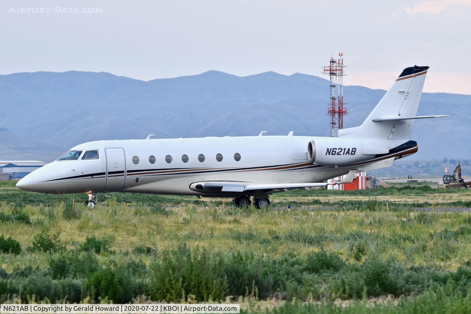 N621AB, 2008 Israel Aerospace Industries G200 C/N 199, Holding for 10R.