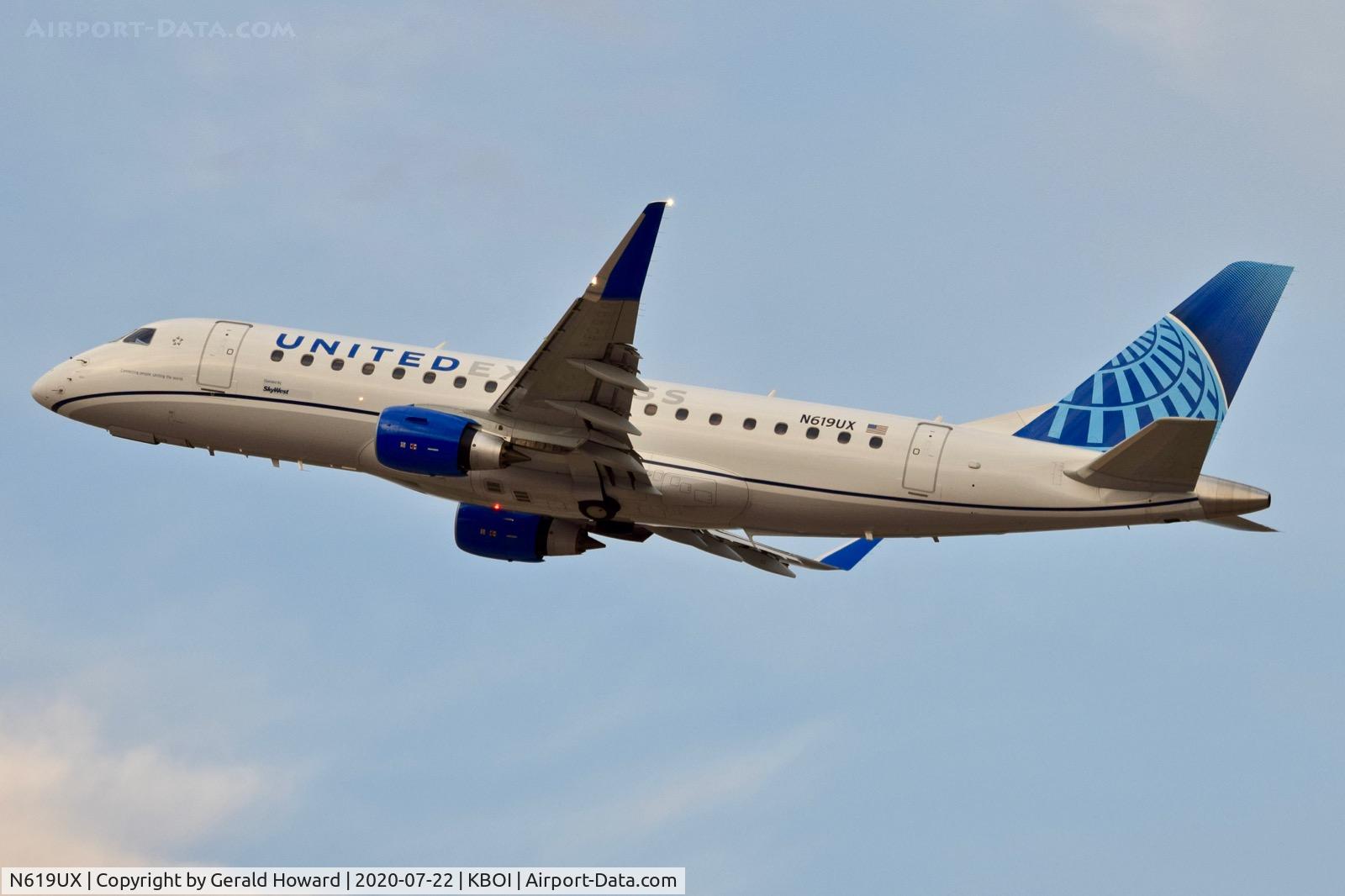 N619UX, 2019 Embraer 175LR (ERJ-170-200LR) C/N 17000821, Departing BOI.