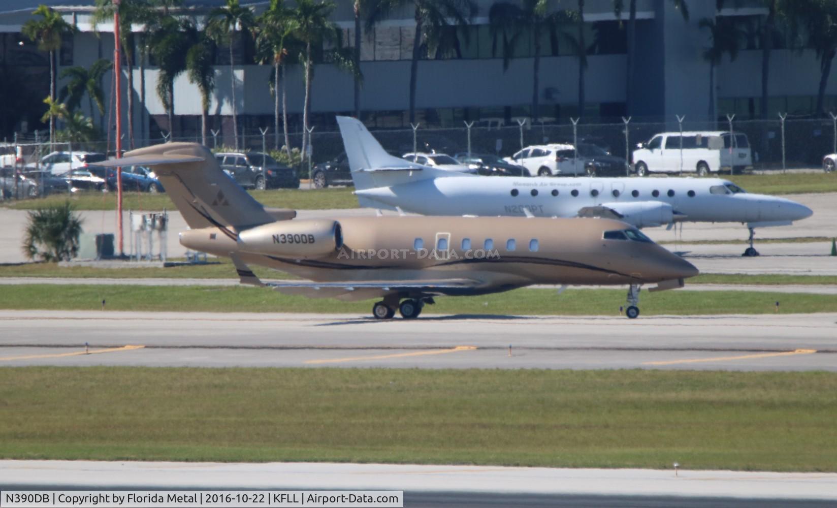 N390DB, 2006 Bombardier Challenger 300 (BD-100-1A10) C/N 20131, FLL 2016