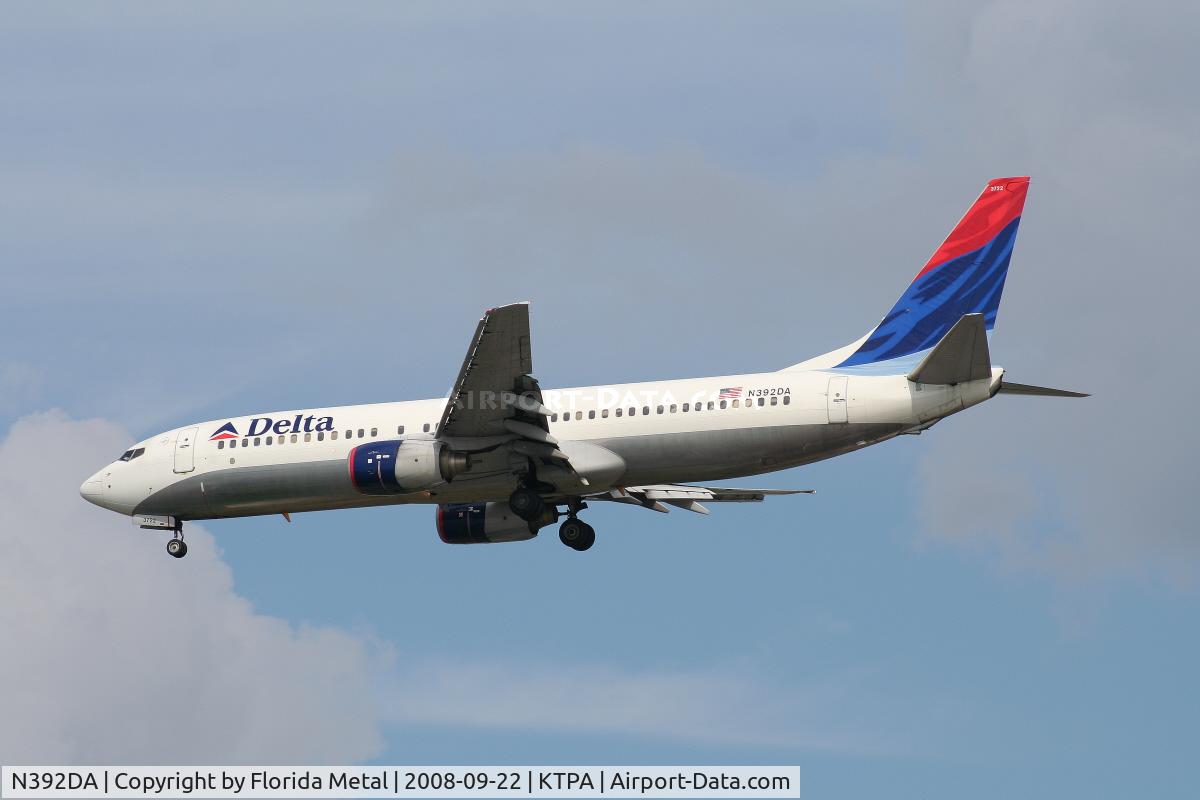 N392DA, 2000 Boeing 737-832 C/N 30561, TPA 2008