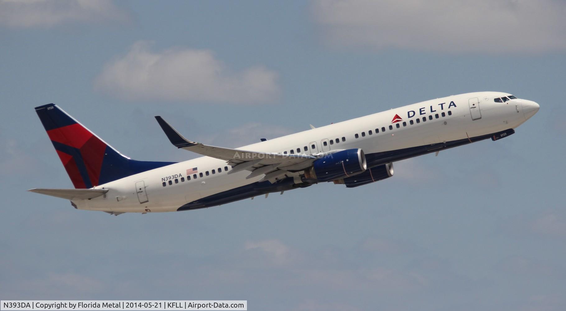 N393DA, 2000 Boeing 737-832 C/N 30377, FLL 2014