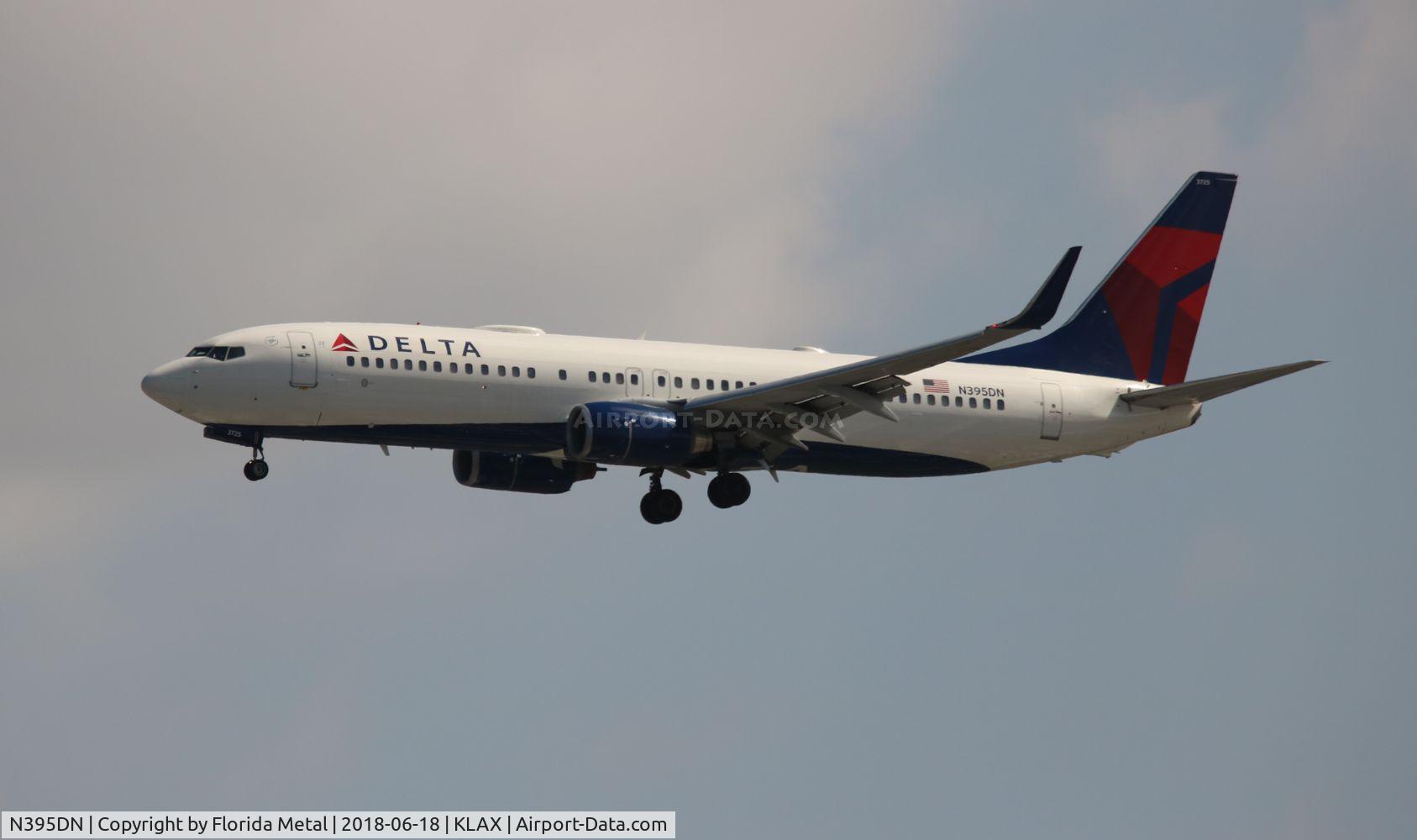 N395DN, 2000 Boeing 737-832 C/N 30773, LAX 2018