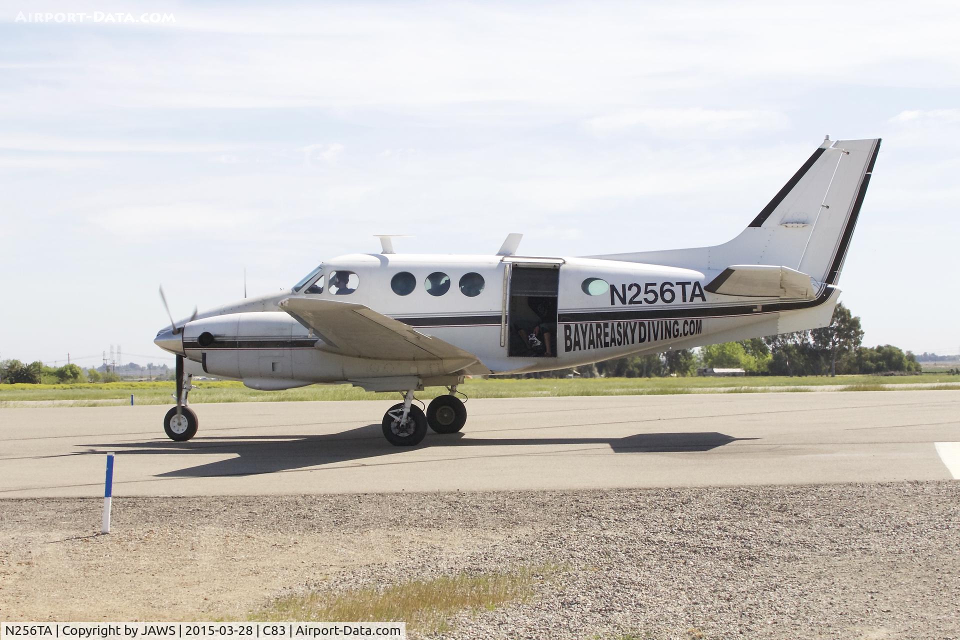 N256TA, 1967 Beech 65-A90 King Air C/N LJ-256, N256TA Beech 65-A90 at C83 Byron Airport