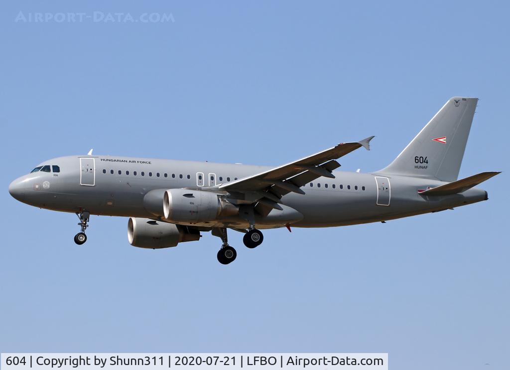 604, 2008 Airbus A319-112 C/N 3604, Landing rwy 14R