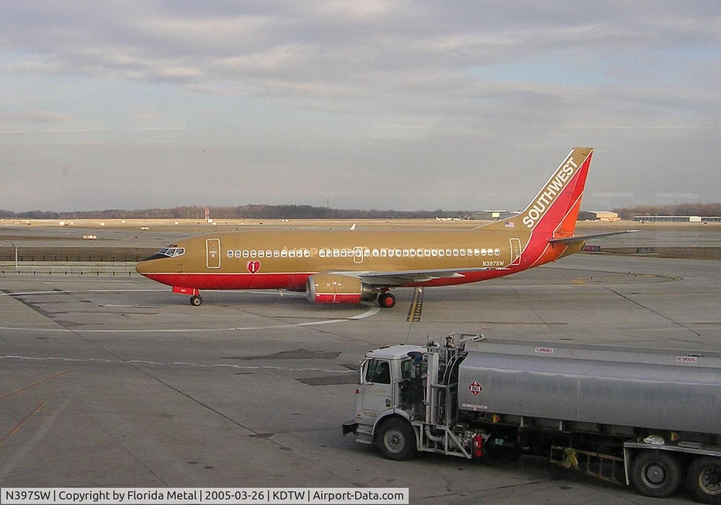 N397SW, 1995 Boeing 737-3H4 C/N 27691, DTW 2005