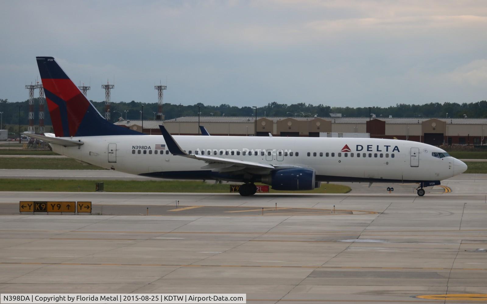 N398DA, 2000 Boeing 737-832 C/N 30774, DTW 2015