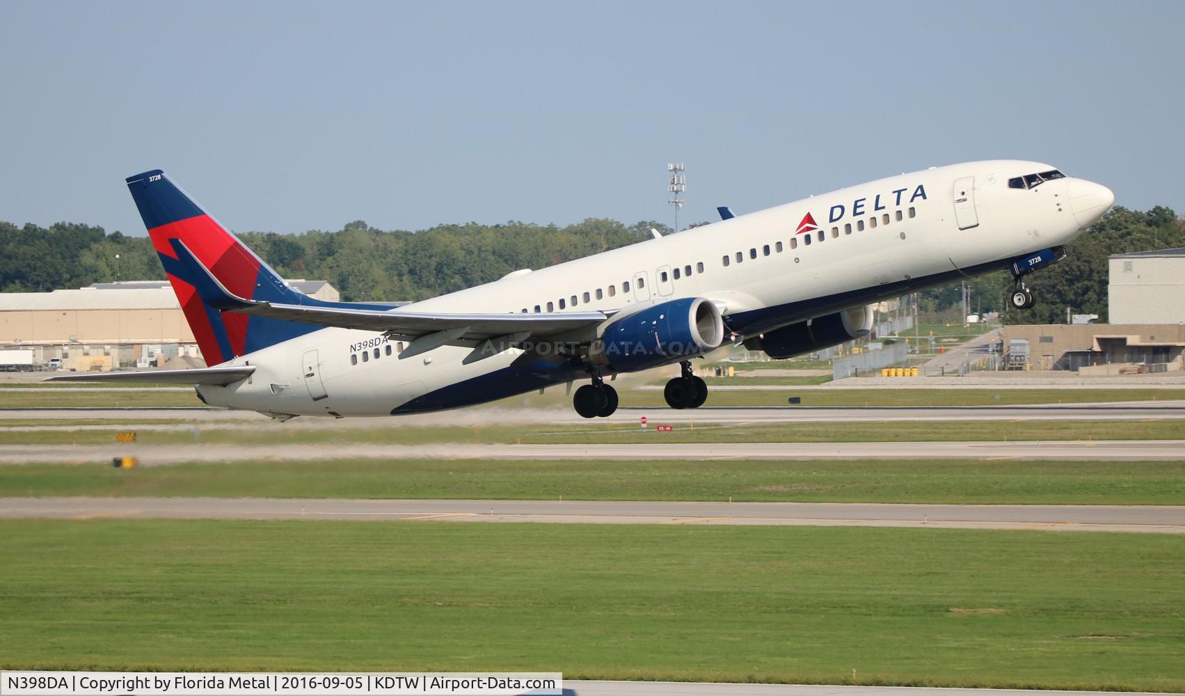 N398DA, 2000 Boeing 737-832 C/N 30774, DTW 2016