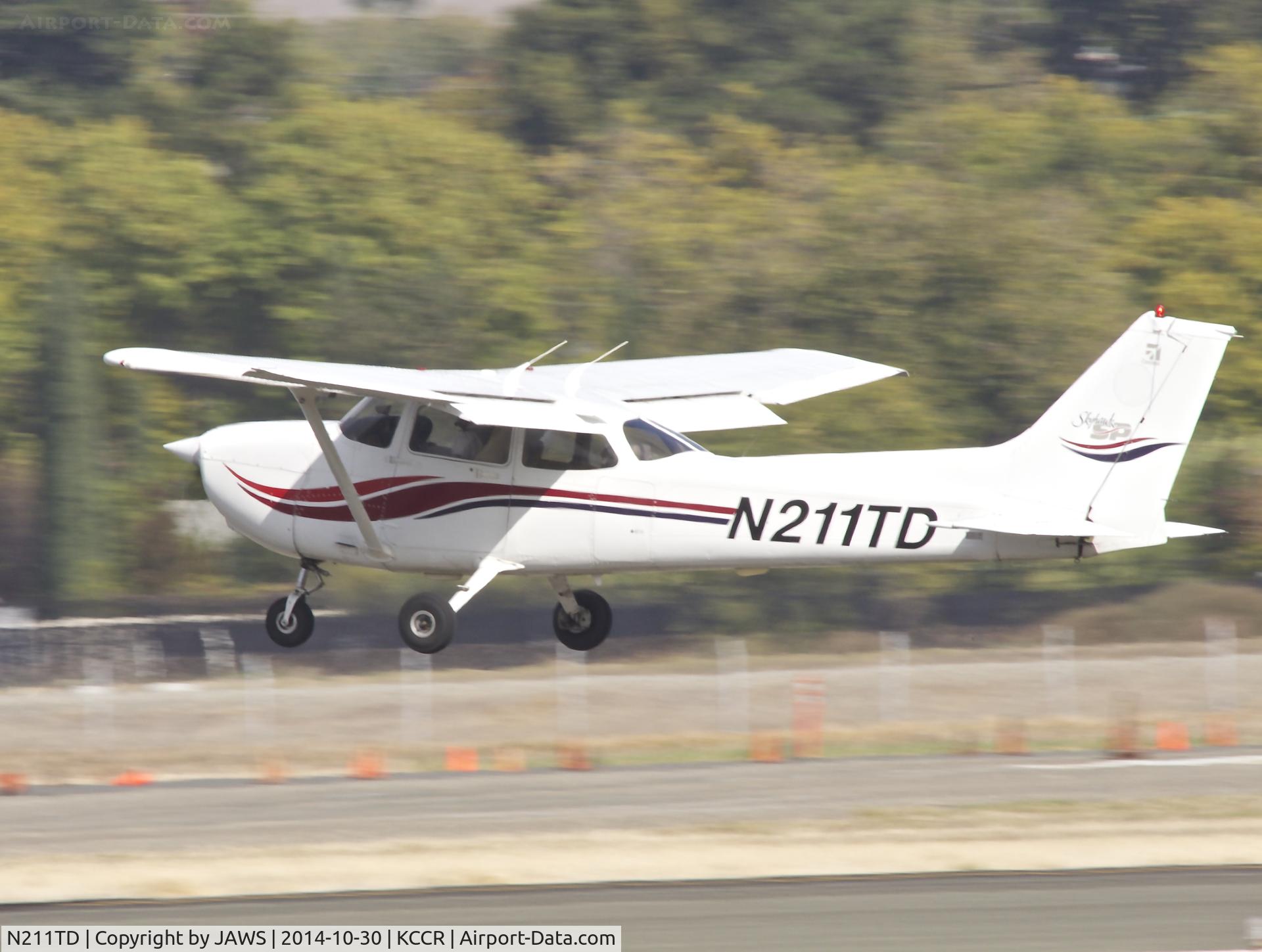 N211TD, 2000 Cessna 172S C/N 172S8524, N211TD Cessna 172S at KCCR