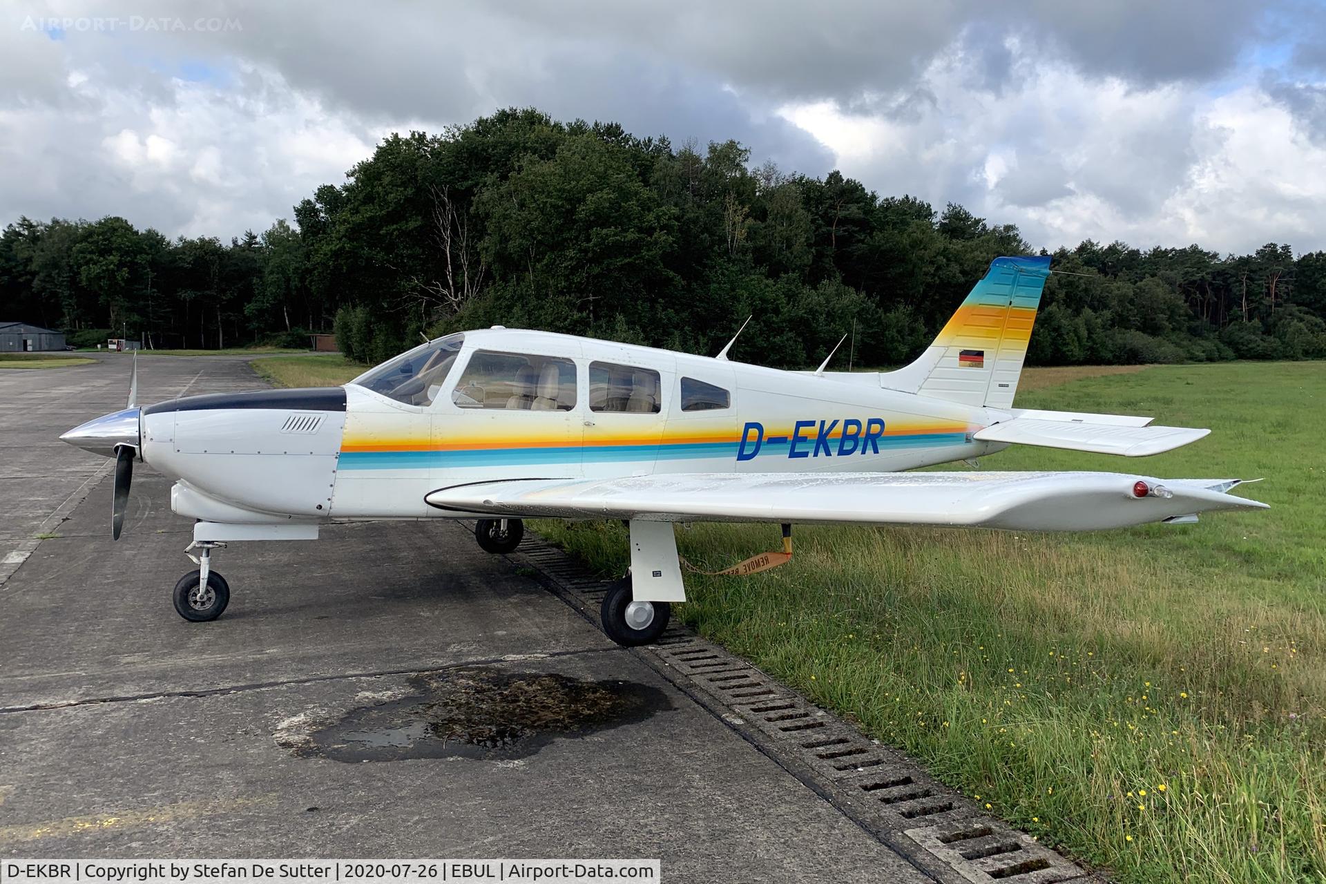 D-EKBR, Piper PA-28R-201T Cherokee Arrow III C/N 28R-7703241, Parked at Vliegclub Ursel.