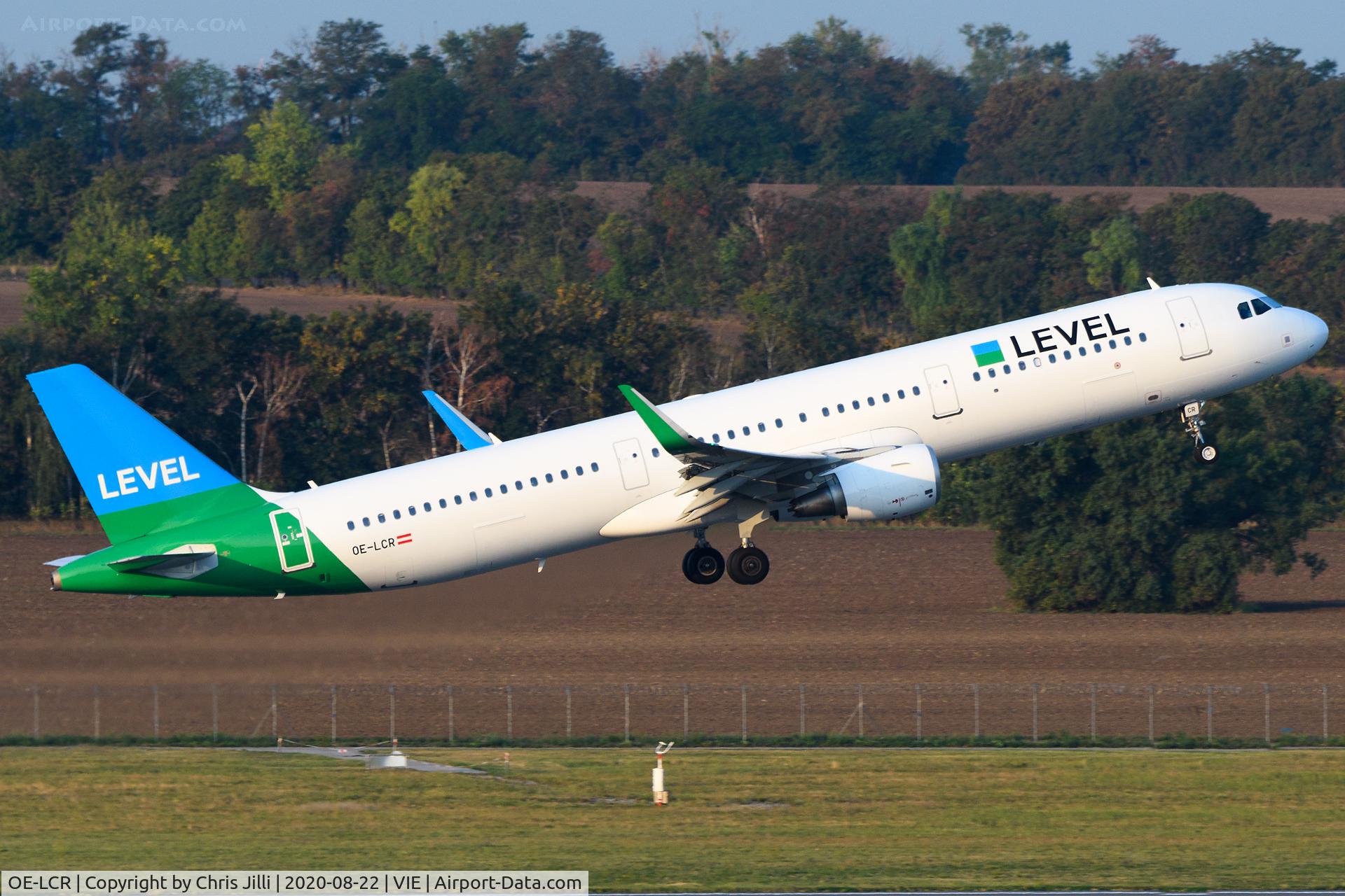 OE-LCR, 2015 Airbus A321-211 C/N 6719, Level