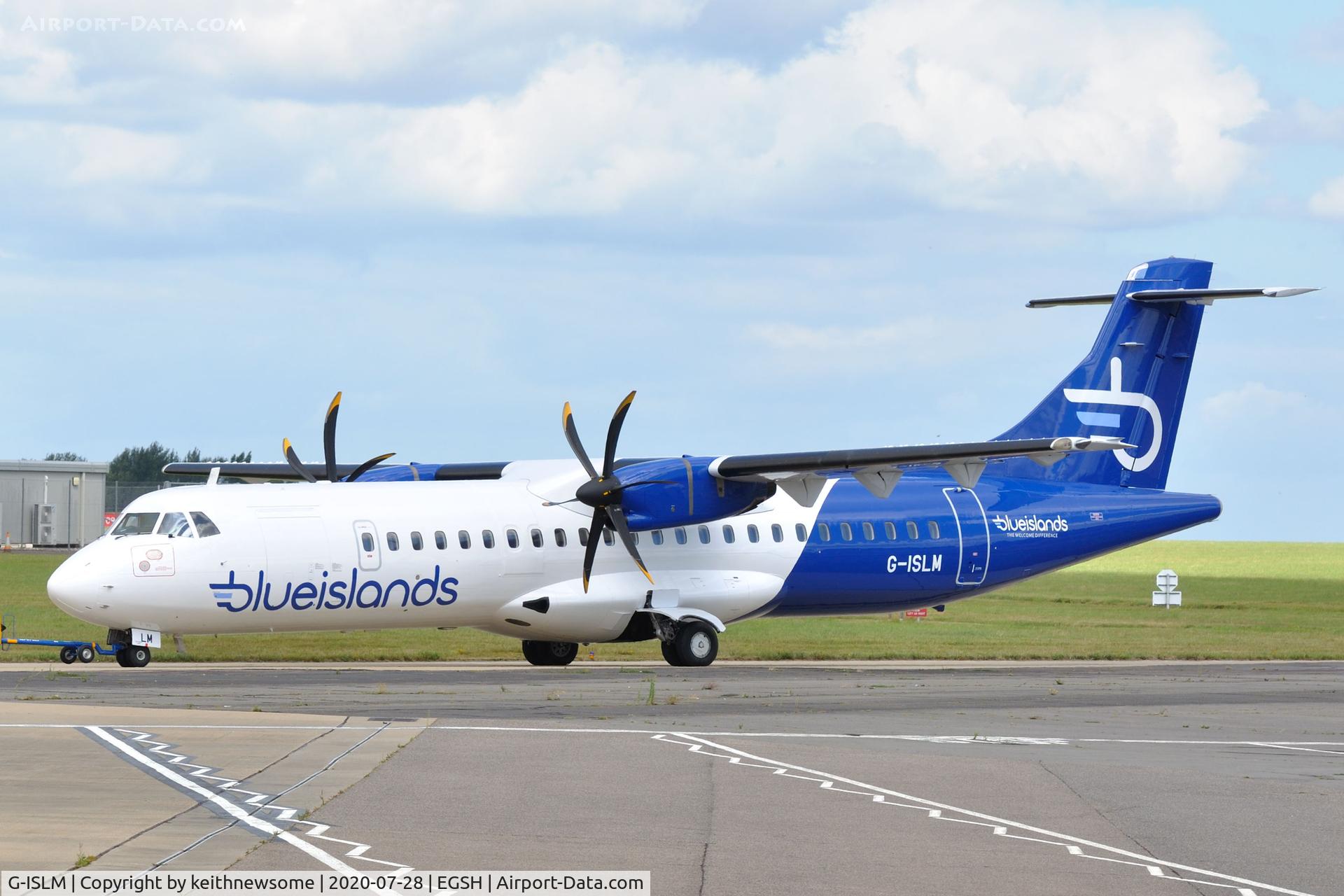 G-ISLM, 2007 ATR 72-212A C/N 762, Towed from spray shop with later colour scheme.