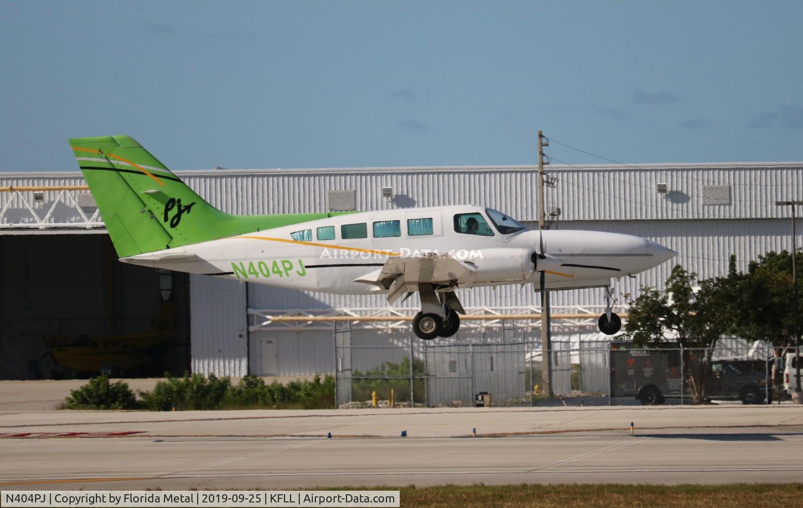 N404PJ, 1981 Cessna 402C Businessliner C/N 402C0513, FLL 2019