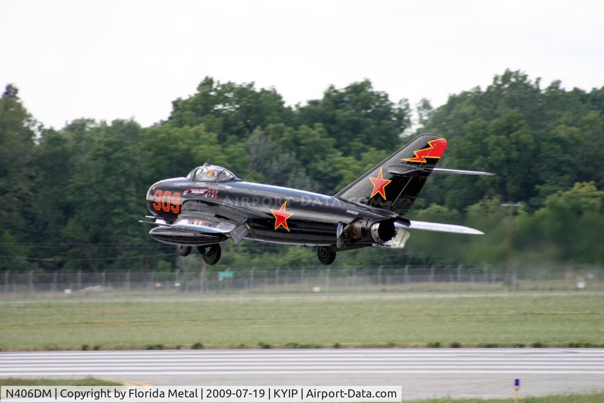 N406DM, 1957 Mikoyan-Gurevich MiG-17T C/N 0613, TOM 2009