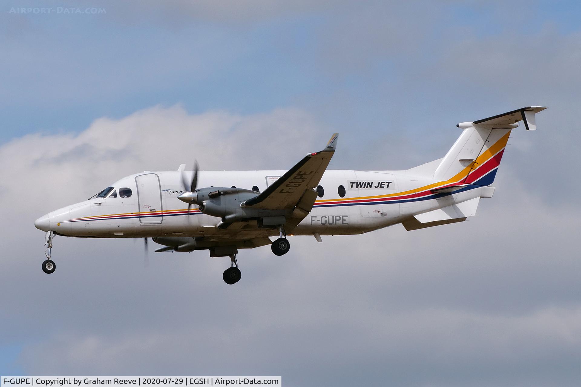 F-GUPE, 1996 Beech 1900D C/N UE-248, Landing at Norwich.