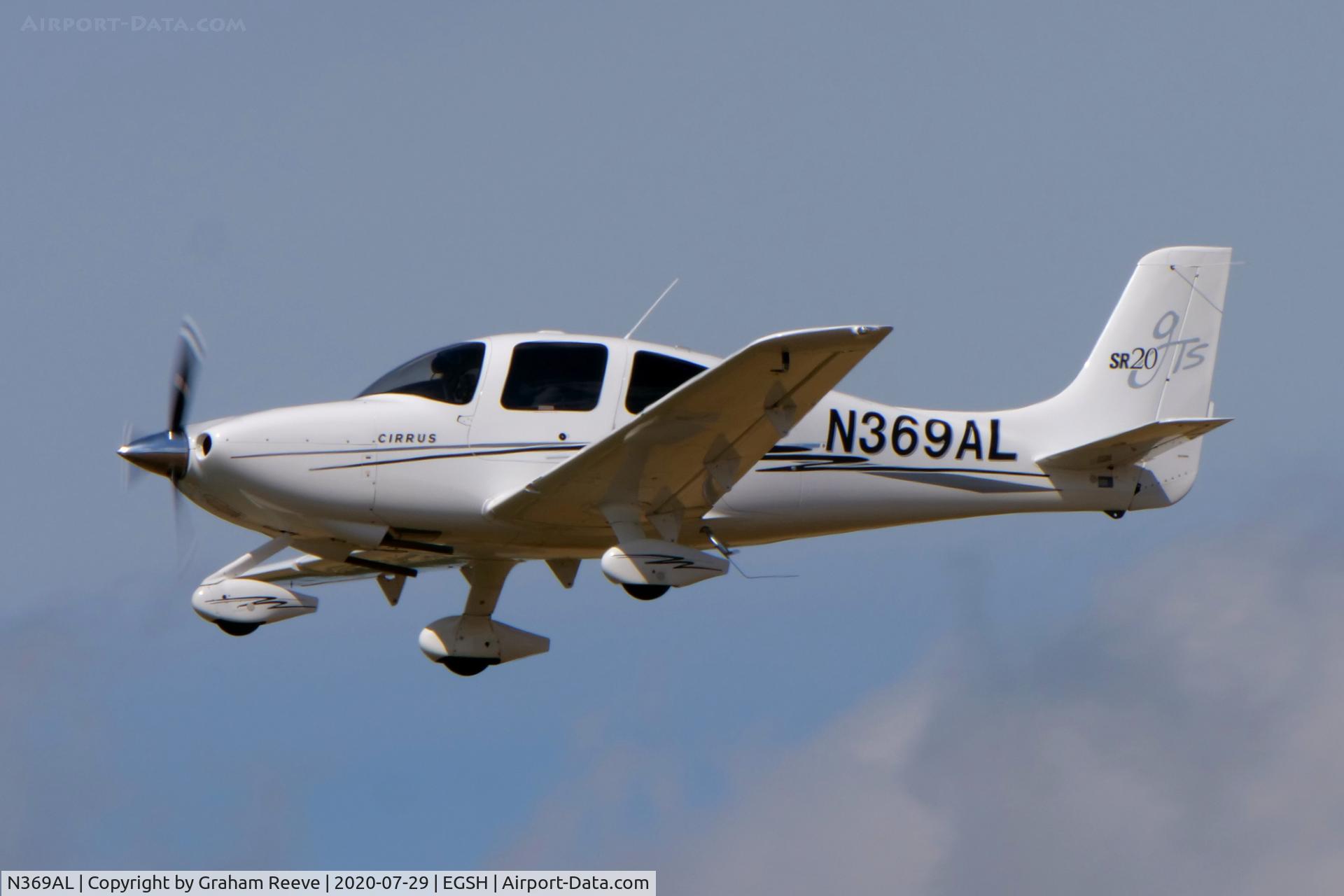 N369AL, 2005 Cirrus SR20 C/N 1552, Landing at Norwich.