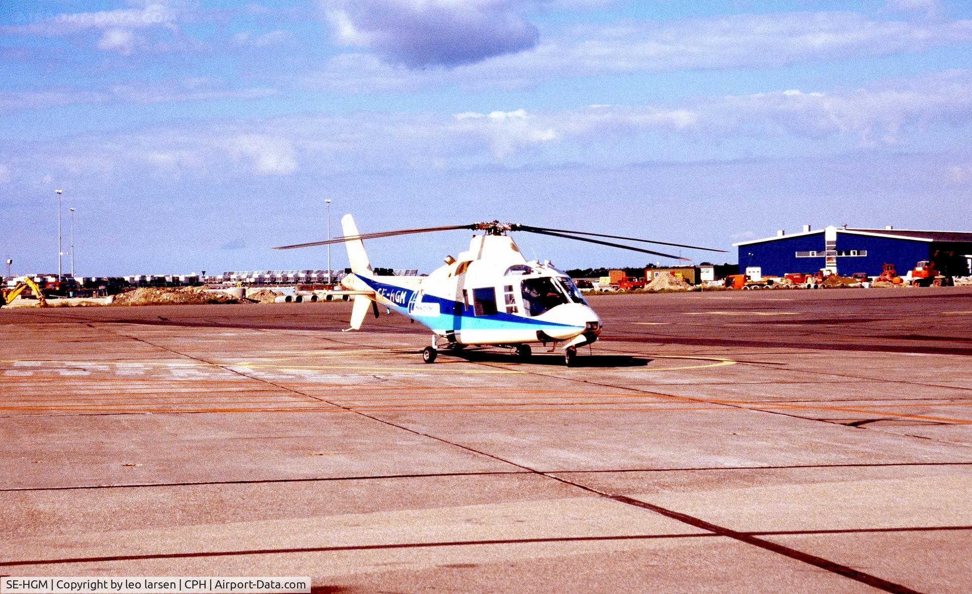 SE-HGM, 1978 Agusta A109A C/N 7139, Copenhagen 15.6.1989 on regular helikopter service between Copenhagen Malmö end Helsingborg.