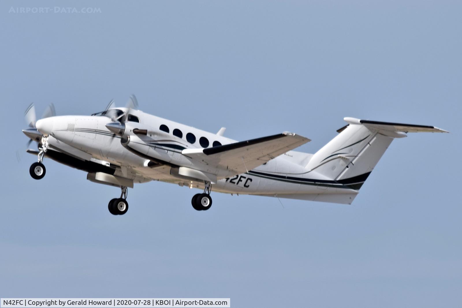 N42FC, 1996 Raytheon B200 King Air C/N BB-1553, Take off from 10L.
