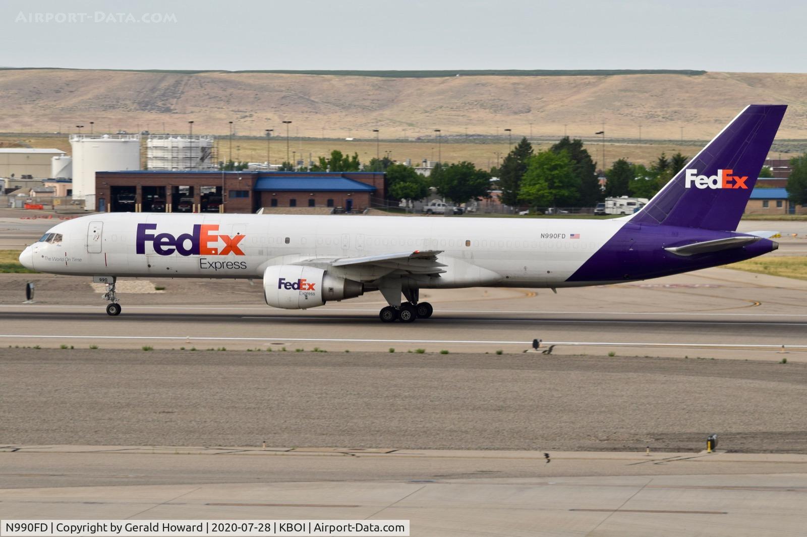 N990FD, 1986 Boeing 757-232 C/N 22909, Take off run on 10L.