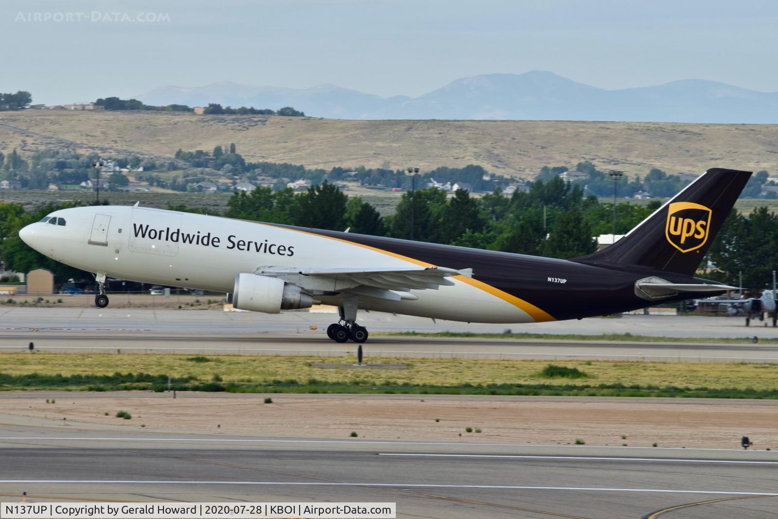 N137UP, 2001 Airbus A300F4-622R C/N 820, Take off from 10R.