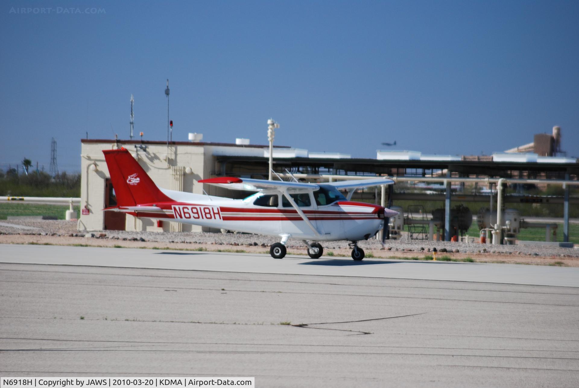 N6918H, 1975 Cessna 172M C/N 17265642, N6918H Cessna 172M, c/n: 17265642 @ KDMA