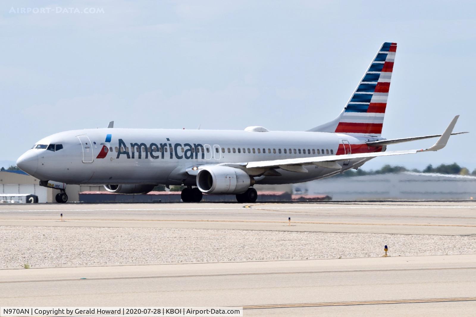 N970AN, 2001 Boeing 737-823 C/N 30096, Take off run.