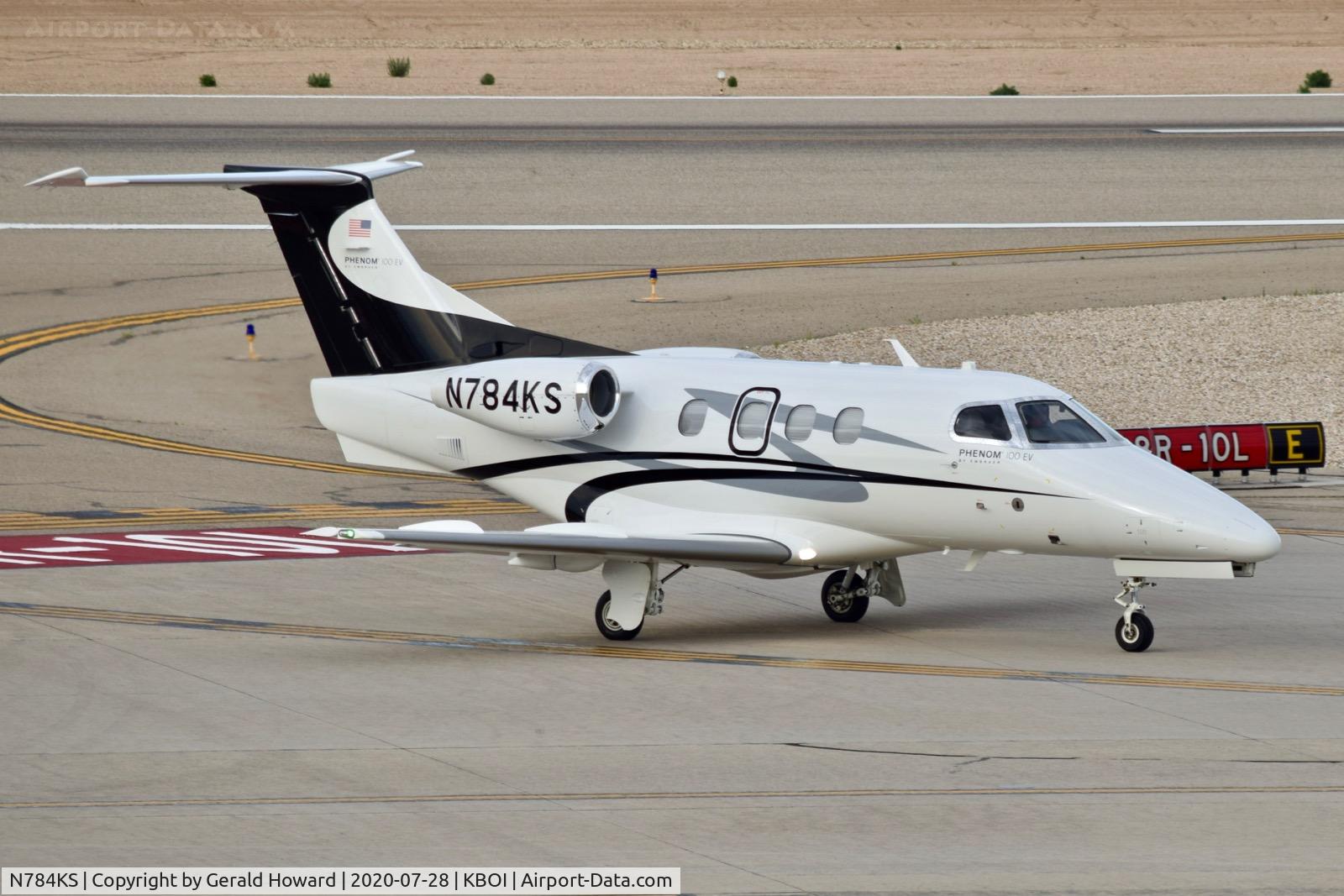 N784KS, 2010 Embraer EMB-500 Phenom 100 C/N 50000178, Taxiing on Alpha.