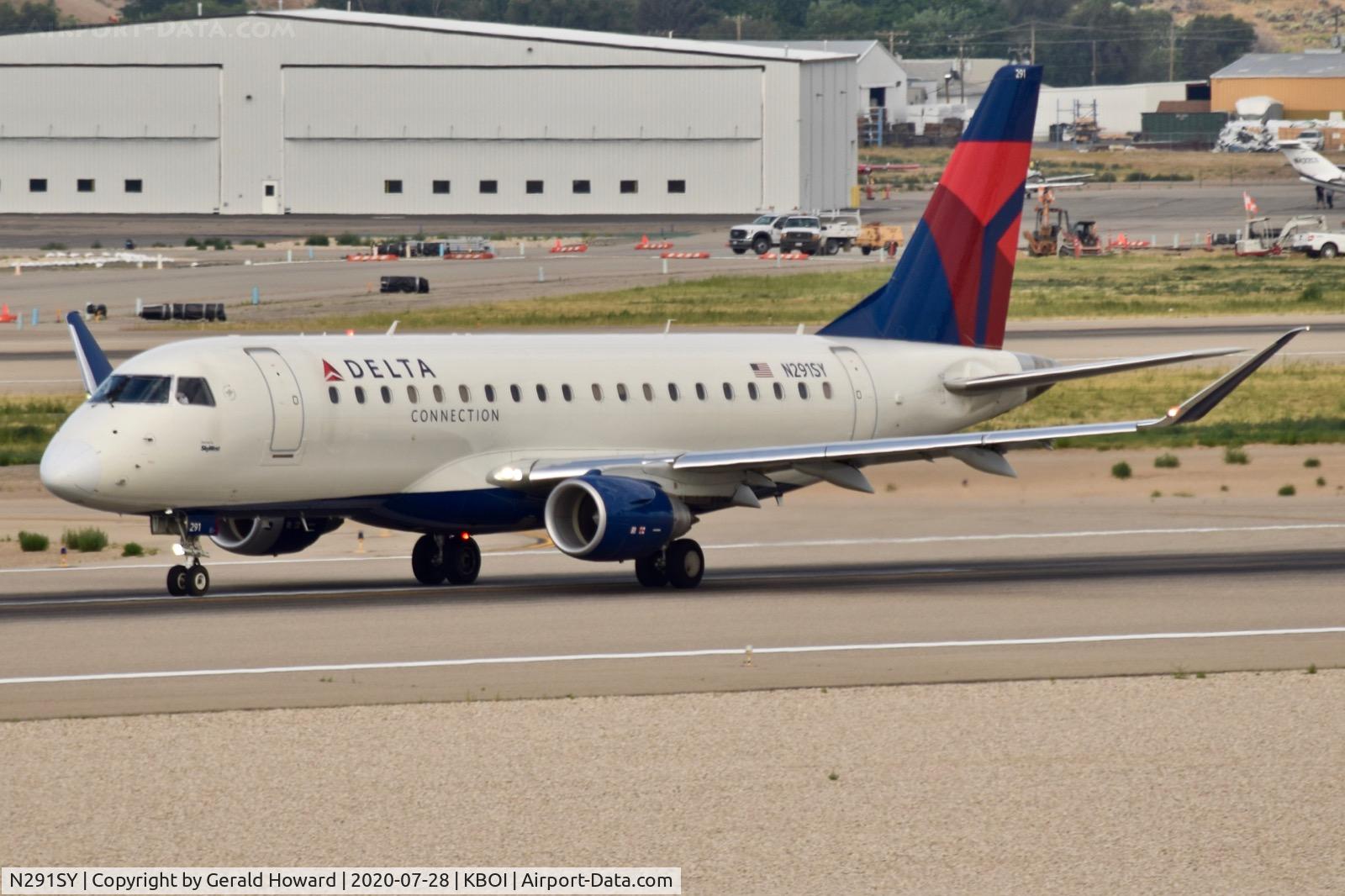 N291SY, 2018 Embraer 175LR (ERJ-170-200LR) C/N 17000759, Take off run.