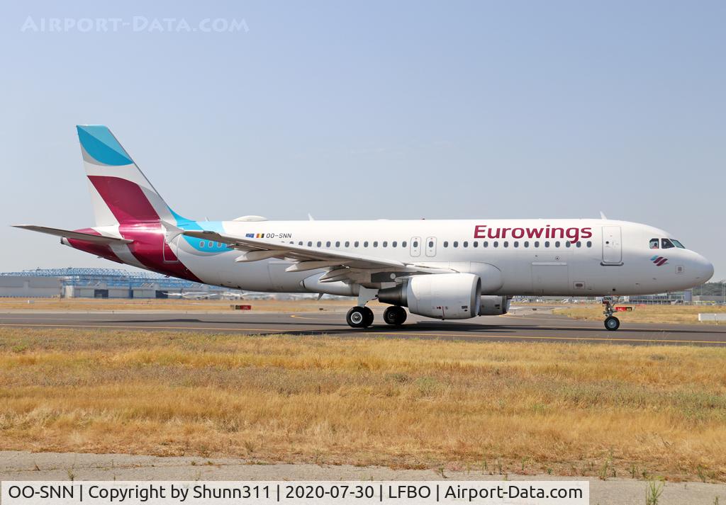 OO-SNN, 2010 Airbus A320-214 C/N 4269, Taxiing holding point rwy 14R for departure... Eurowings c/s
