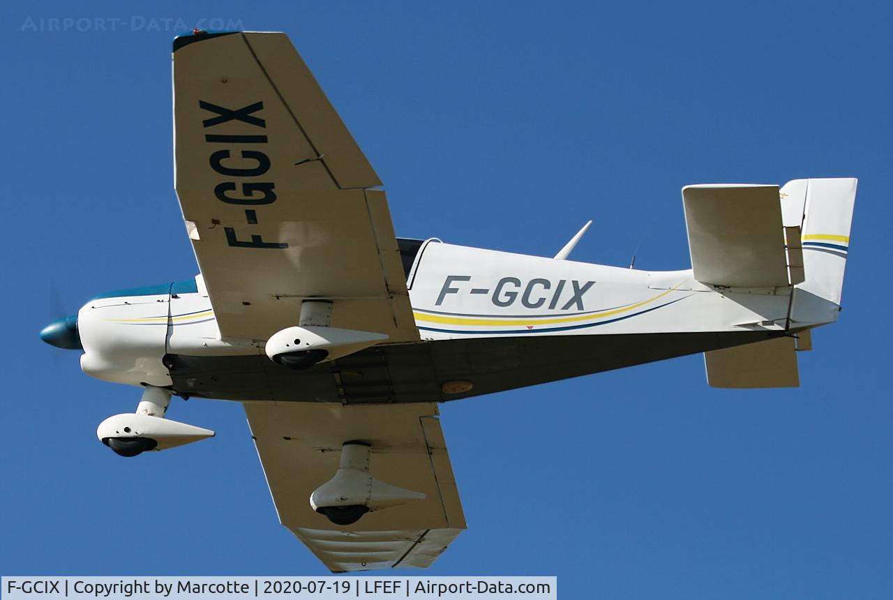 F-GCIX, Robin DR-400-120 C/N 1480, Touch & go runway 29.