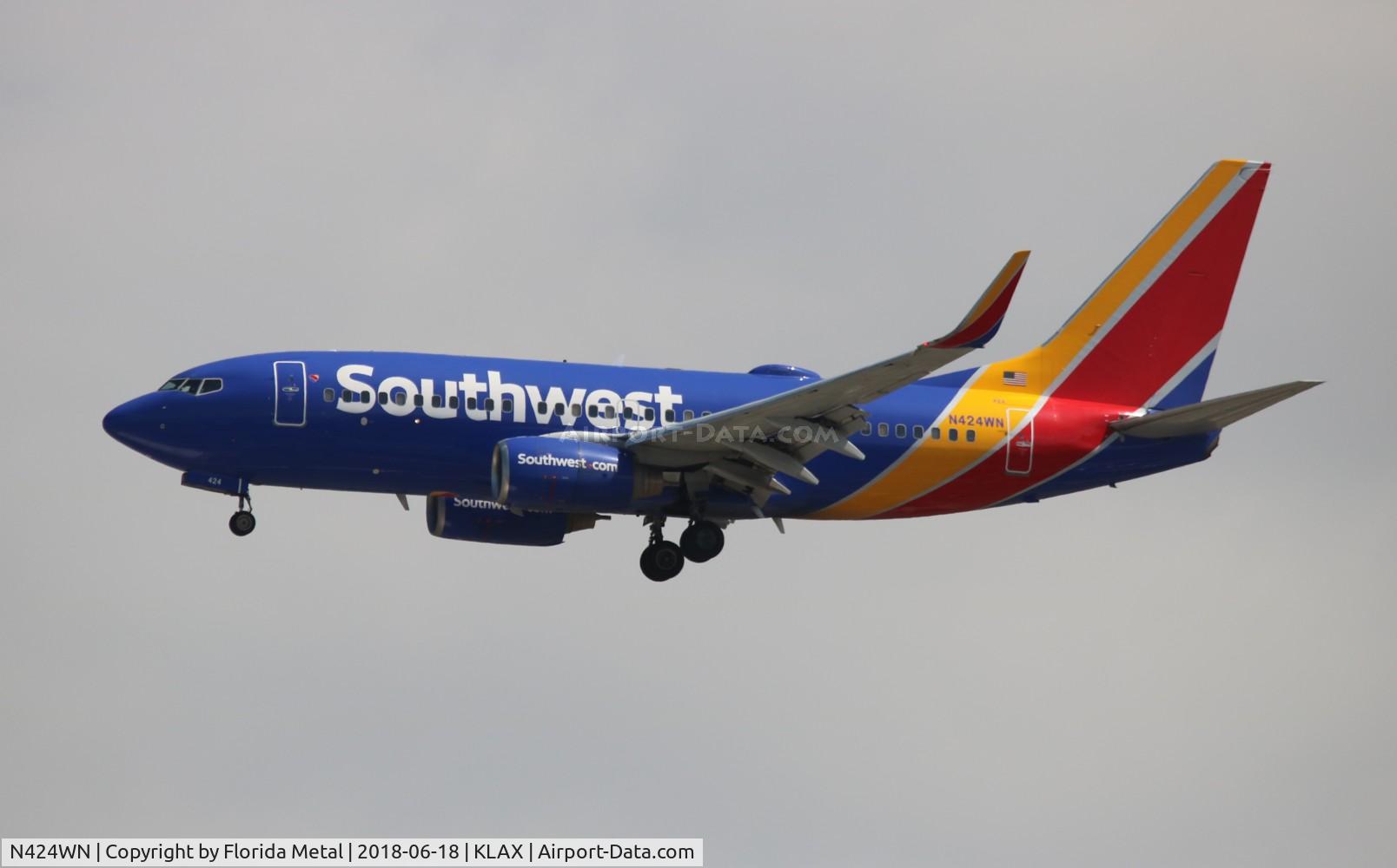 N424WN, 2002 Boeing 737-7H4 C/N 29828, LAX 2018