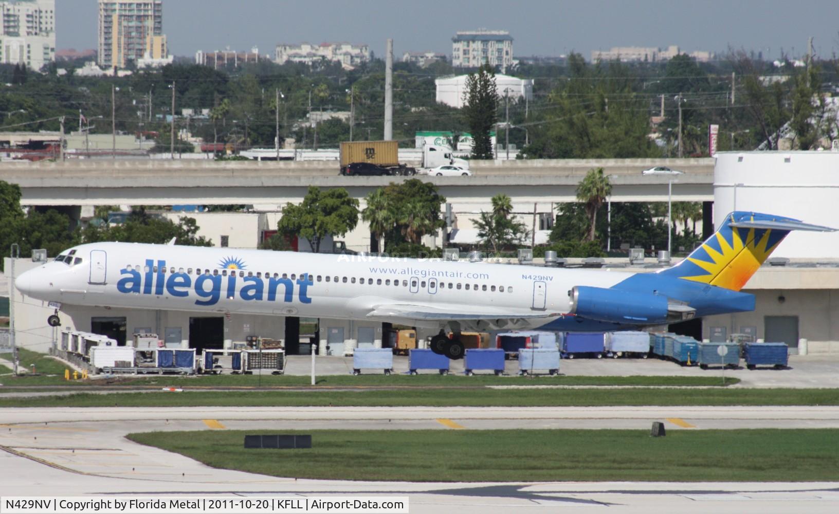 N429NV, 1985 McDonnell Douglas MD-83 (DC-9-83) C/N 49385, FLL 2011
