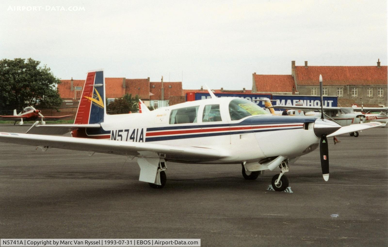 N5741A, Mooney M20K C/N 250811, Ostend Airshow 1993.