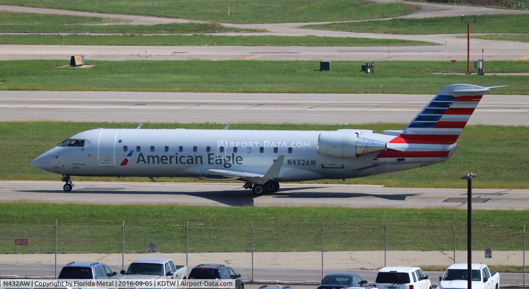 N432AW, 1998 Bombardier CRJ-200ER (CL-600-2B19) C/N 7257, DTW 2016