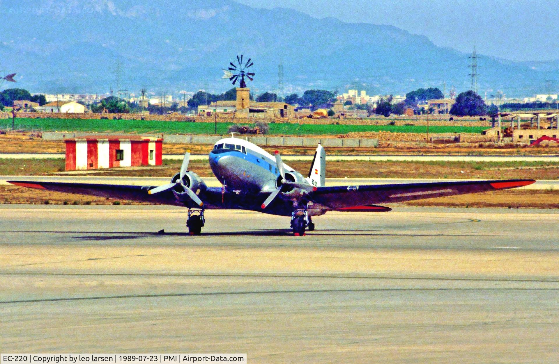 EC-220, 1945 Douglas C-47B-30-DK C/N 33058, Palma de Mallorca 23.7.1989