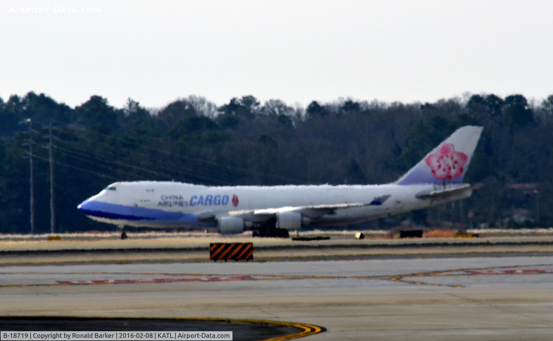 B-18719, 2005 Boeing 747-409F/SCD C/N 33739, Taxi Atlanta