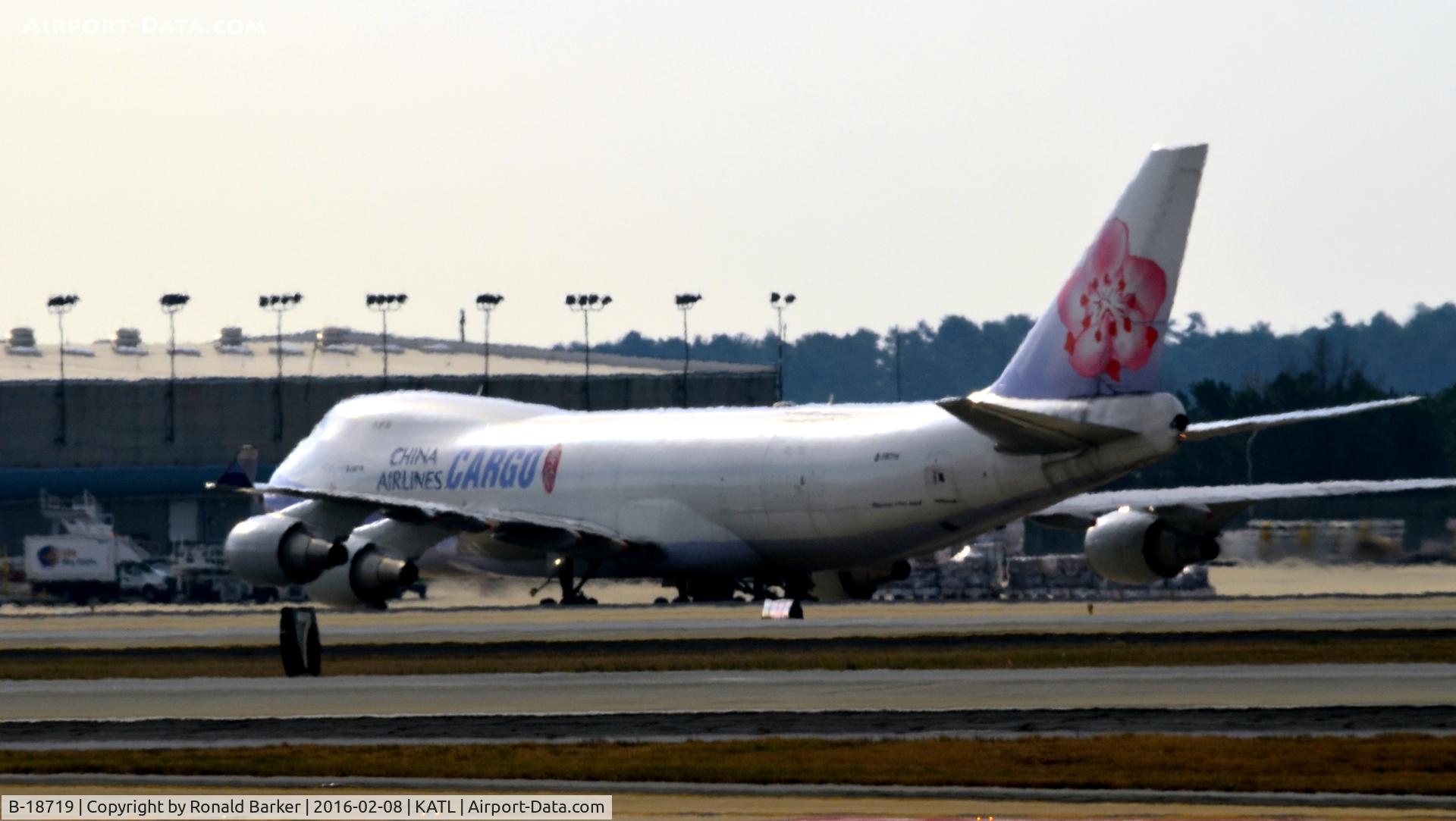 B-18719, 2005 Boeing 747-409F/SCD C/N 33739, Taxi Atlanta