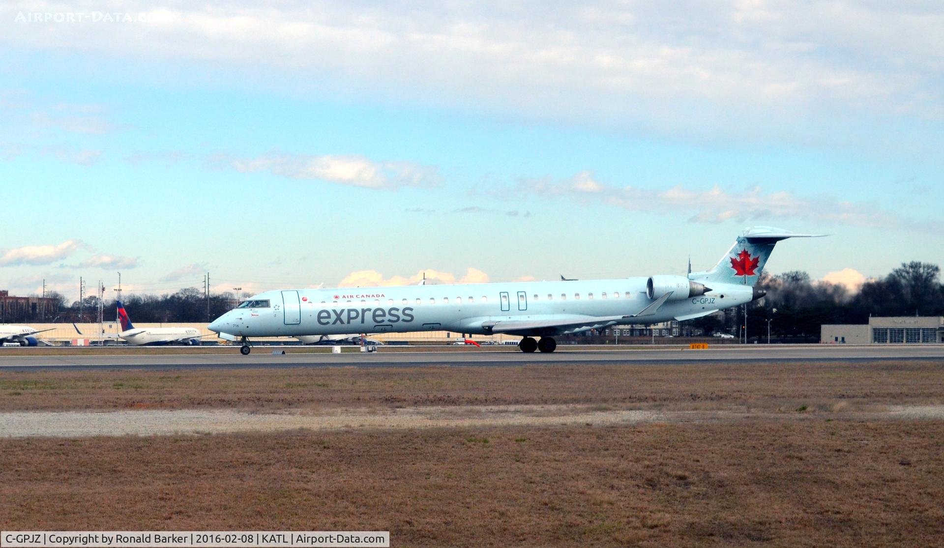 C-GPJZ, 2005 Canadair CRJ-705ER (CL-600-2D15) Regional Jet C/N 15055, Takeoff Atlanta