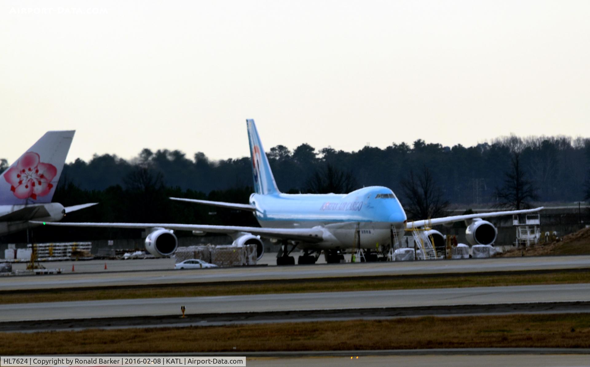 HL7624, 2013 Boeing 747-8B5F C/N 37656, Taxi Atlanta