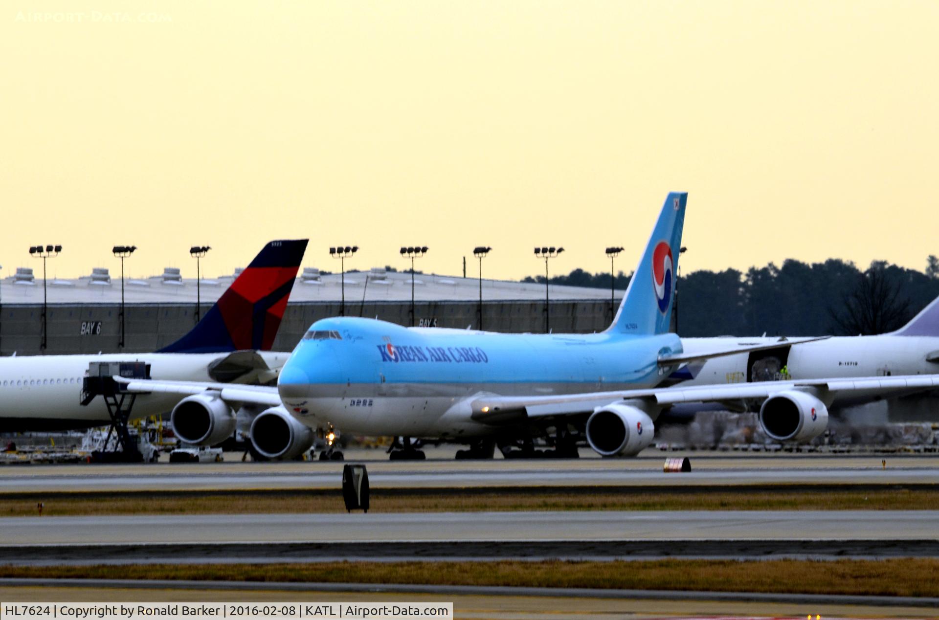 HL7624, 2013 Boeing 747-8B5F C/N 37656, Taxi Atlanta