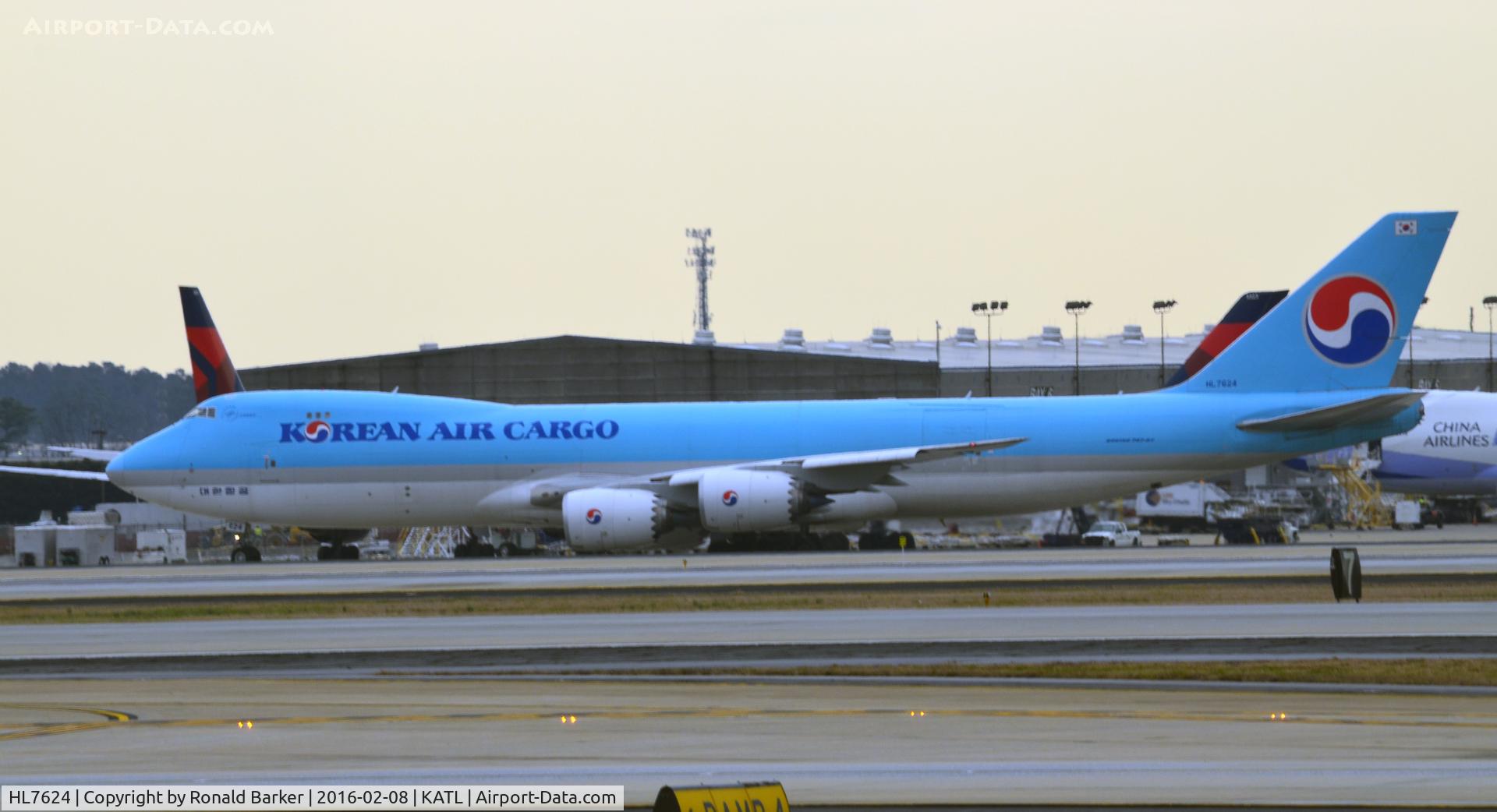HL7624, 2013 Boeing 747-8B5F C/N 37656, Taxi for takeoff Atlanta