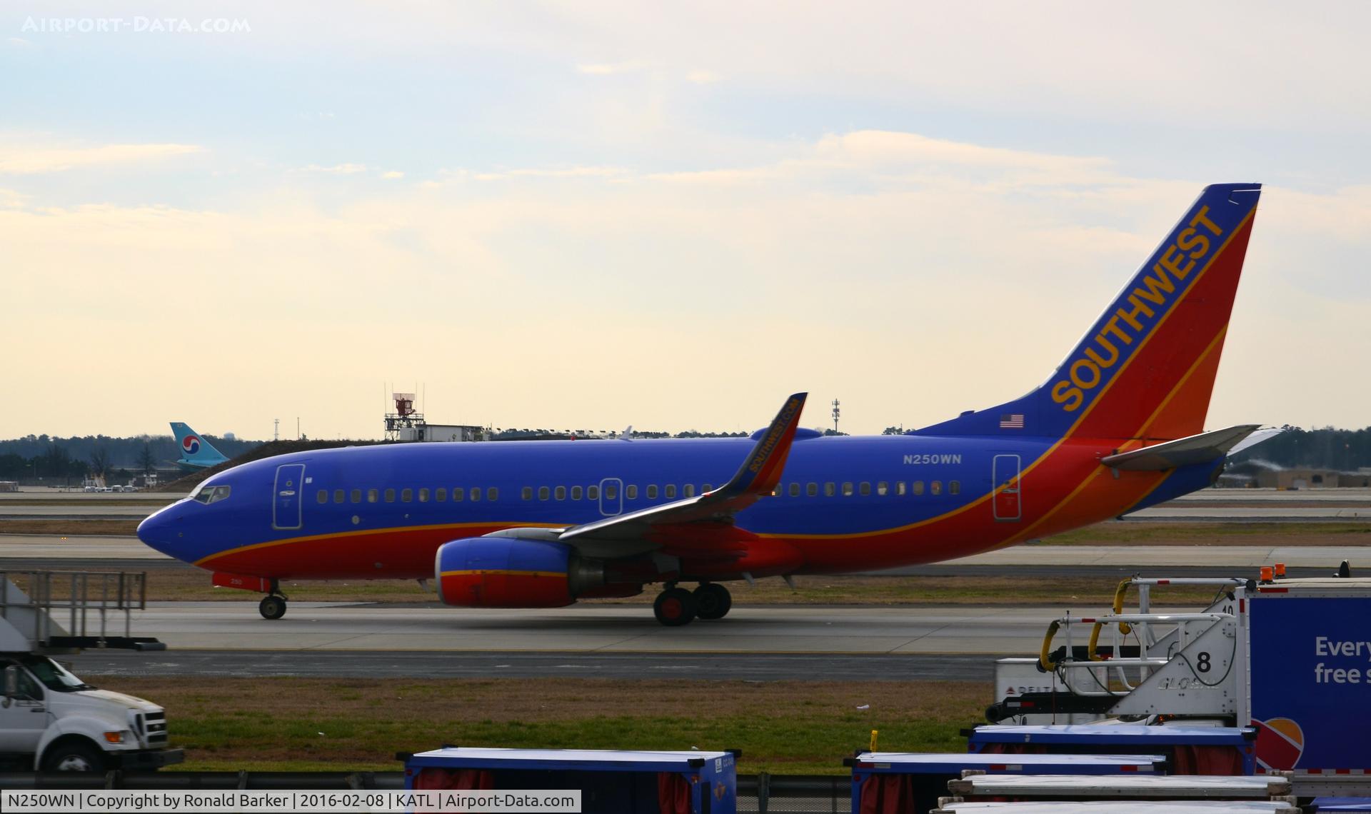 N250WN, 2006 Boeing 737-7H4 C/N 34972, Taxi Atlanta