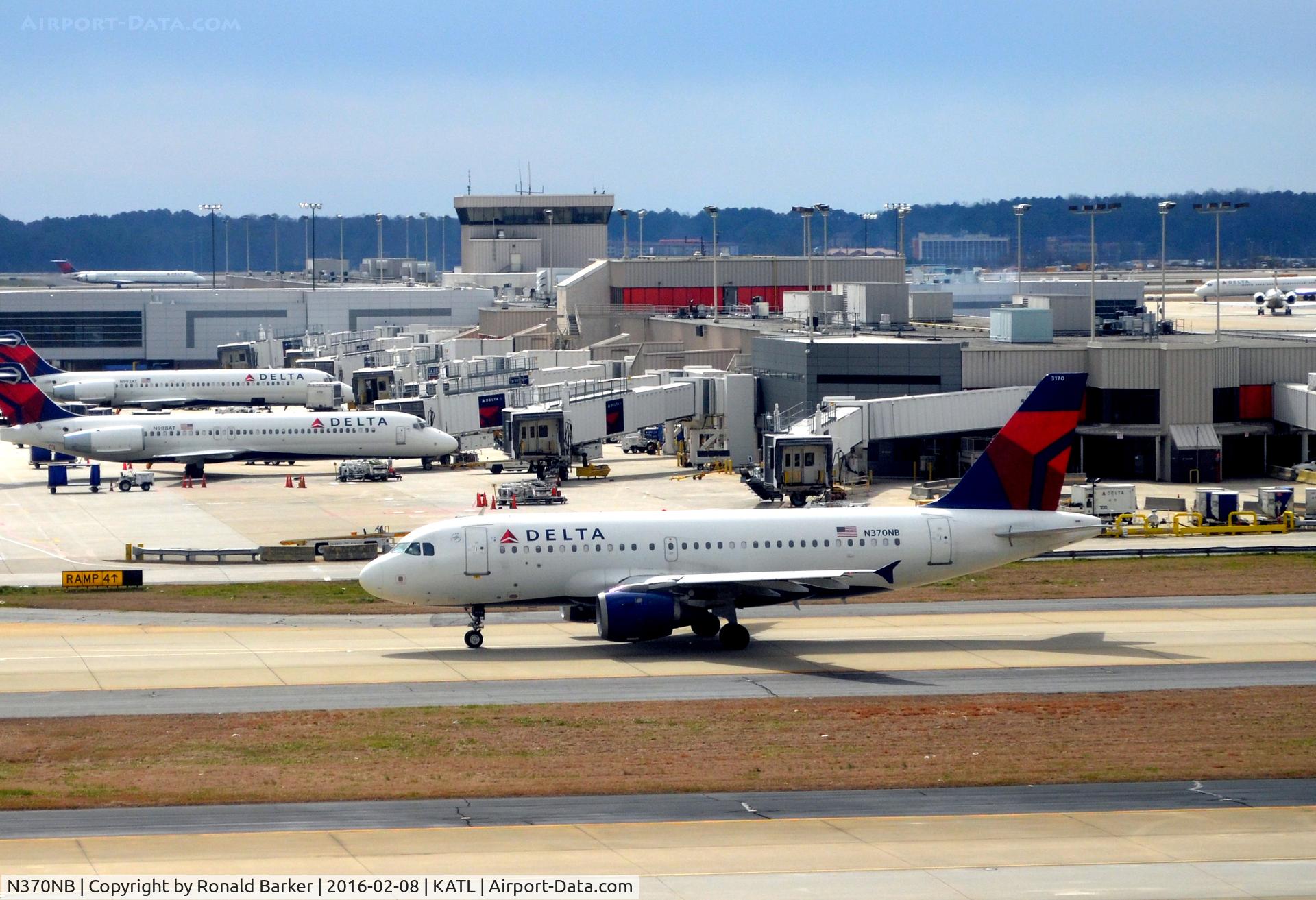 N370NB, 2003 Airbus A319-114 C/N 2087, Taxi Atlanta